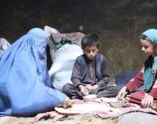 سازمان ویژن جهانی: کاهش کمکهای بشردوستانه افغانستان، کودکان و زنان بیسرپرست را در بحران شدید قرار داده است 39 20795816 991