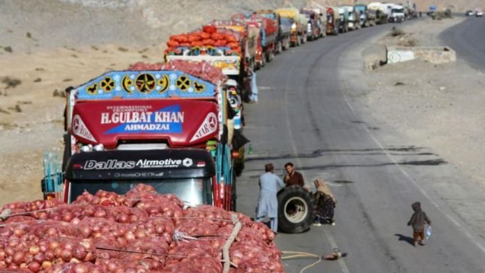 بسته شدن مرز پاکستان و افغانستان؛ افزایش قیمت کالاها و توقف تجارت 1 d396c910 b782 11ee 87d9 a79b44173ff9 696x392 1