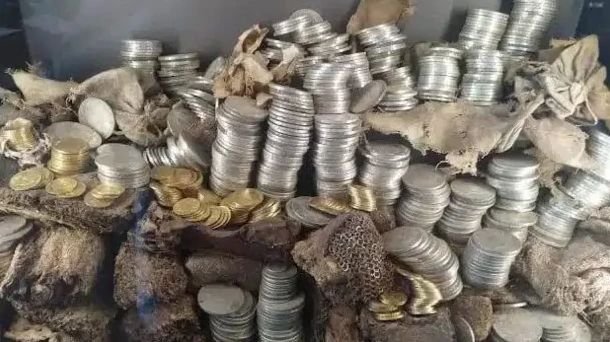 سرقت دو هزار سکه طلای فرانسه؛ میراث فرهنگی در خطر موج جرایم سازمانیافته! 30 zimg 001 7