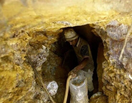 فساد و زورگیری طالبان در معادن بدخشان؛ معدن‌کاران در معرض فشار