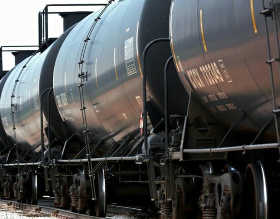 ورود نخستین محموله ۱۱۲۰ تُنی تیل دیزل از مسیر خط‌آهن خواف–هرات