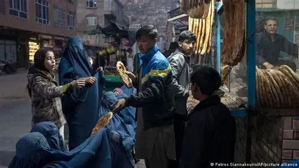 افغانستان روی لبه فاجعه غذایی؛ کودکان در صف گرسنگی، جهان در صف تماشا 1 OIP 2