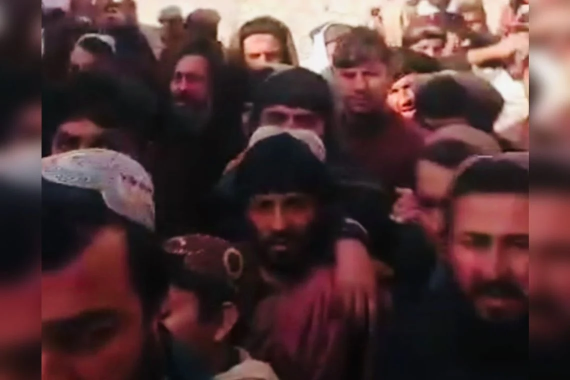 اعتراض مالکان موترهای باربری در قندهار؛ انتقاد از افزایش مالیات و فساد در سیستم نوبتدهی 1 WhatsApp Image 2025 12 30 at 5.13.11 AM 1140x760 1