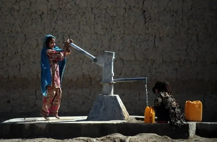 فائو: افغانستان زمستان خشک و گرم پیشرو دارد؛ هشدار درباره خشکسالی گسترده 1 بحران آب در افغانستان 696x457 1