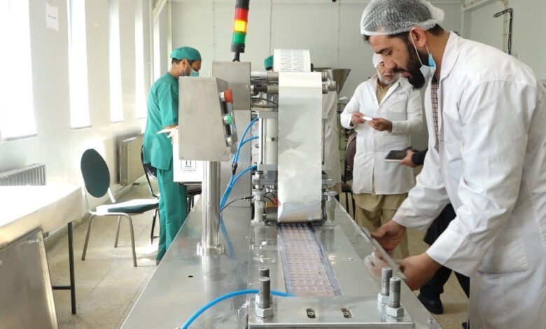 اخراج گسترده در شرکت دولتی ابنسینا؛ ۴۲۰ کارمند برکنار شدند، دواخانهها به چه کسانی رسید؟ 12 f2 1